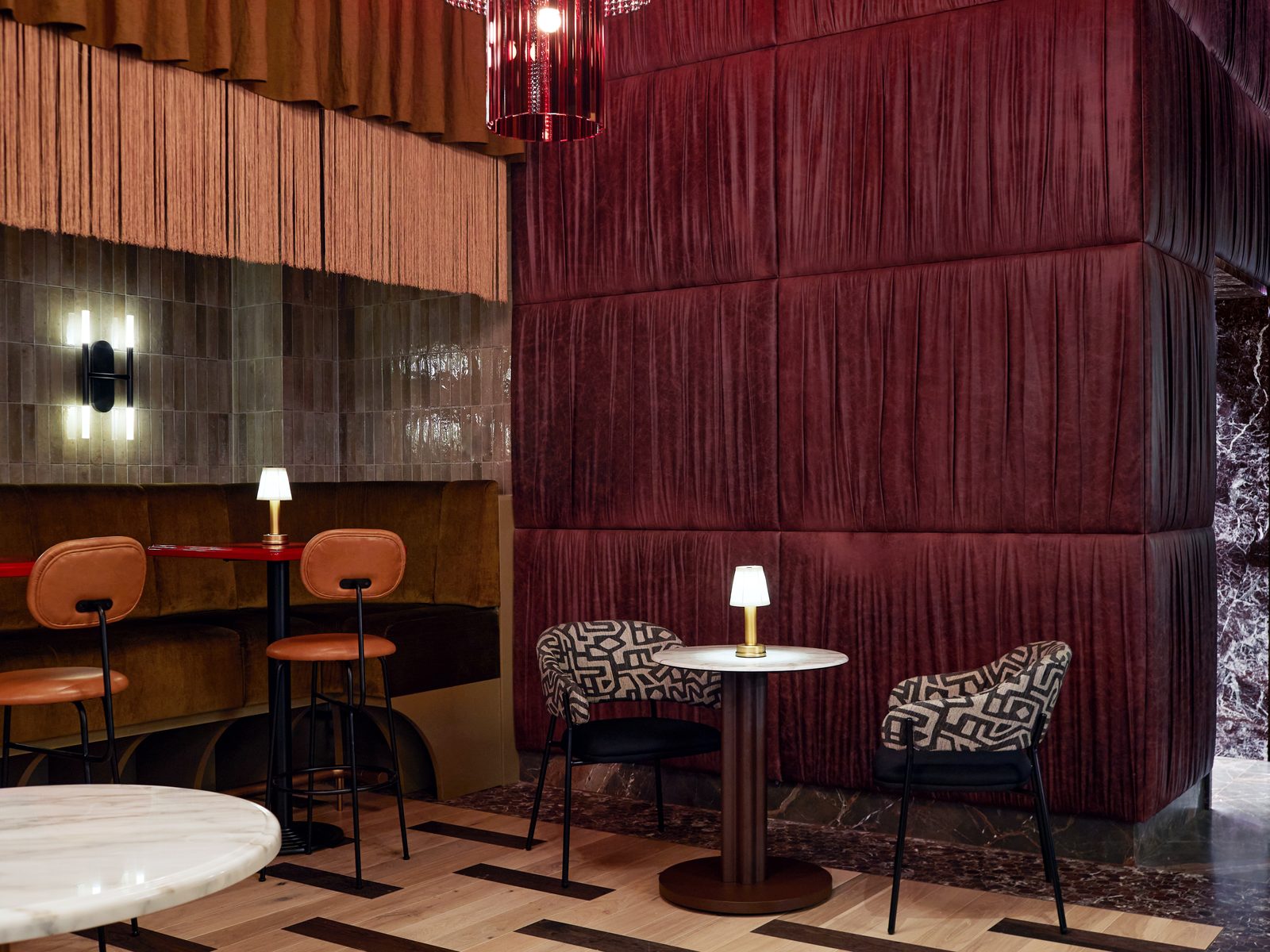 NOROCK self-stabilizing base in a hospitality venue