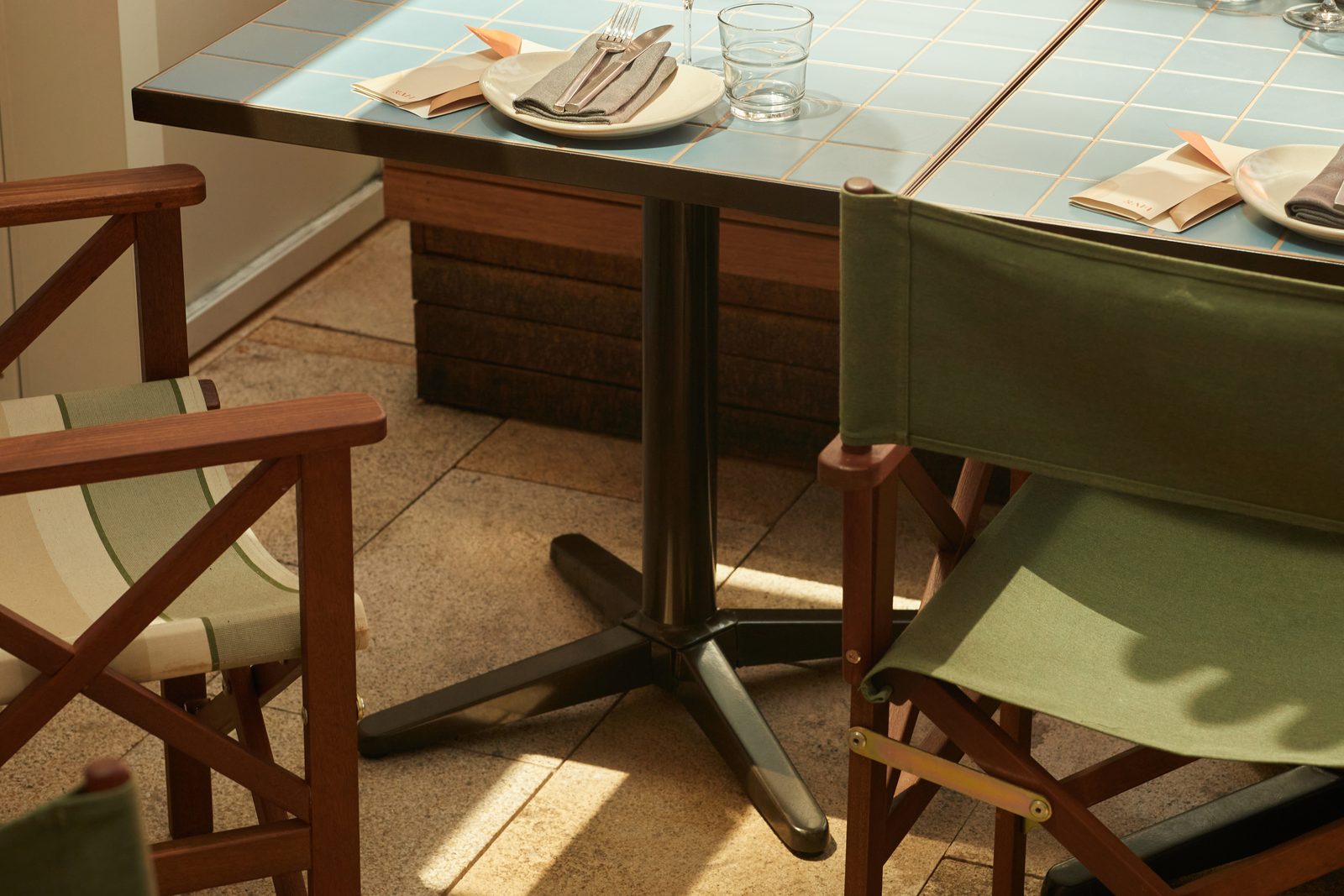 NOROCK self-stabilizing base in a hospitality venue